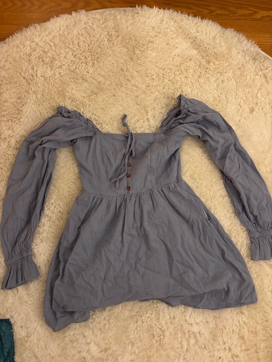 Dresses & Skirts - Blue long sleeve dress